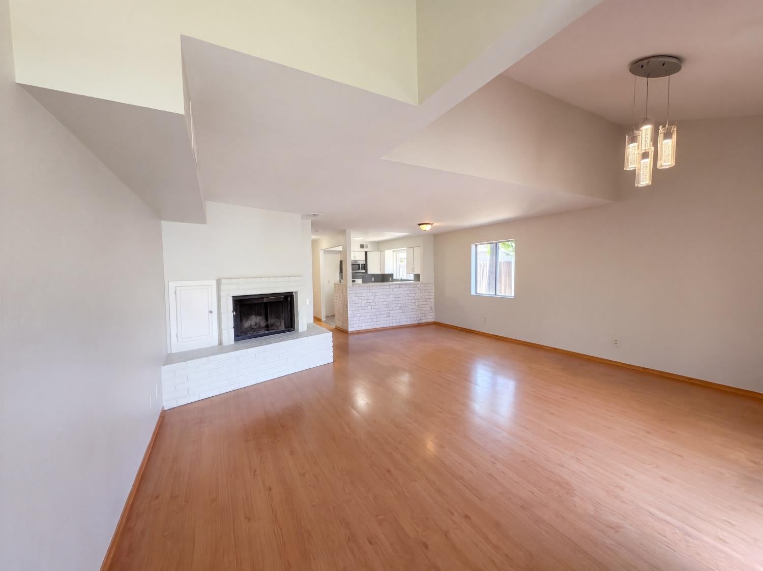 568 Samuel Way