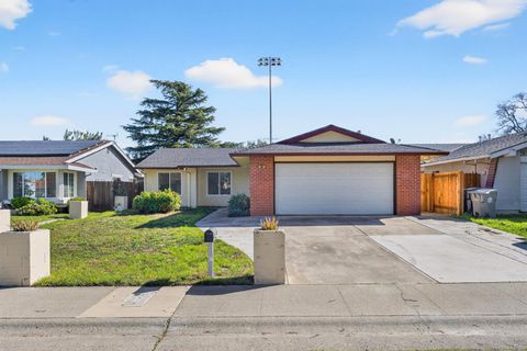 55 Del Vista Circle Sacramento CA 95823