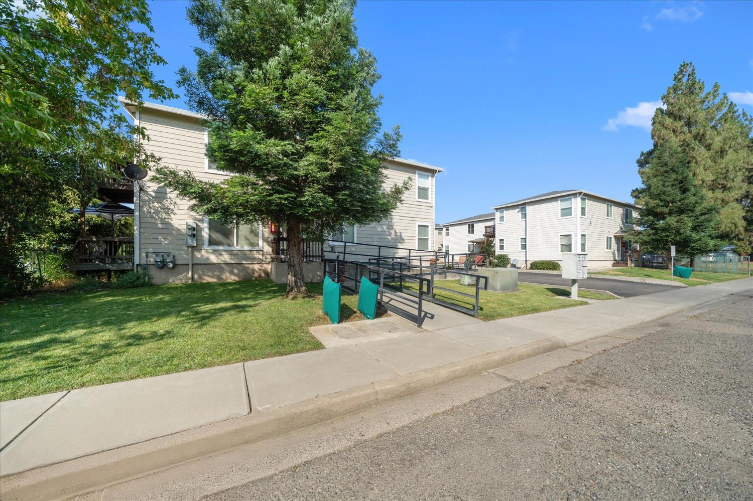 725 Lakeside Drive