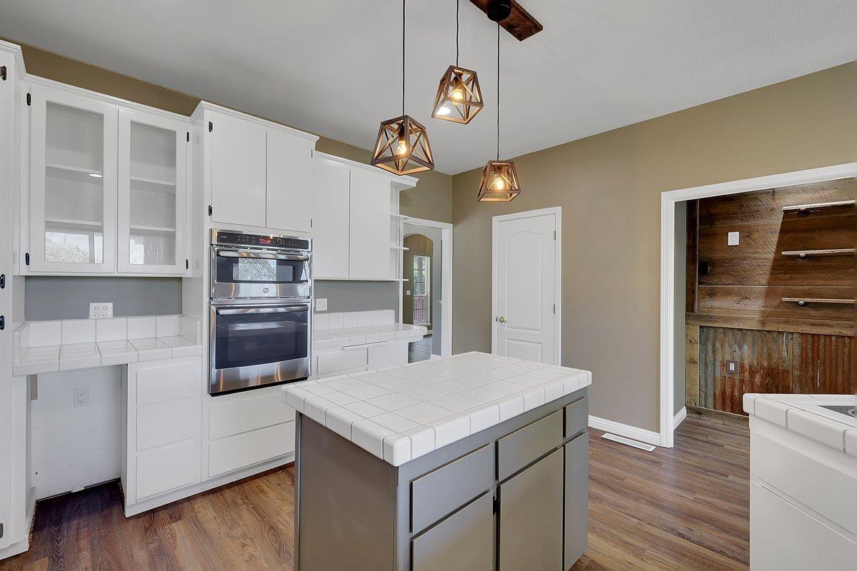 Browns Valley, California 95918, United States, 3 Bedrooms Bedrooms, ,3 BathroomsBathrooms,Residential,Active,98057