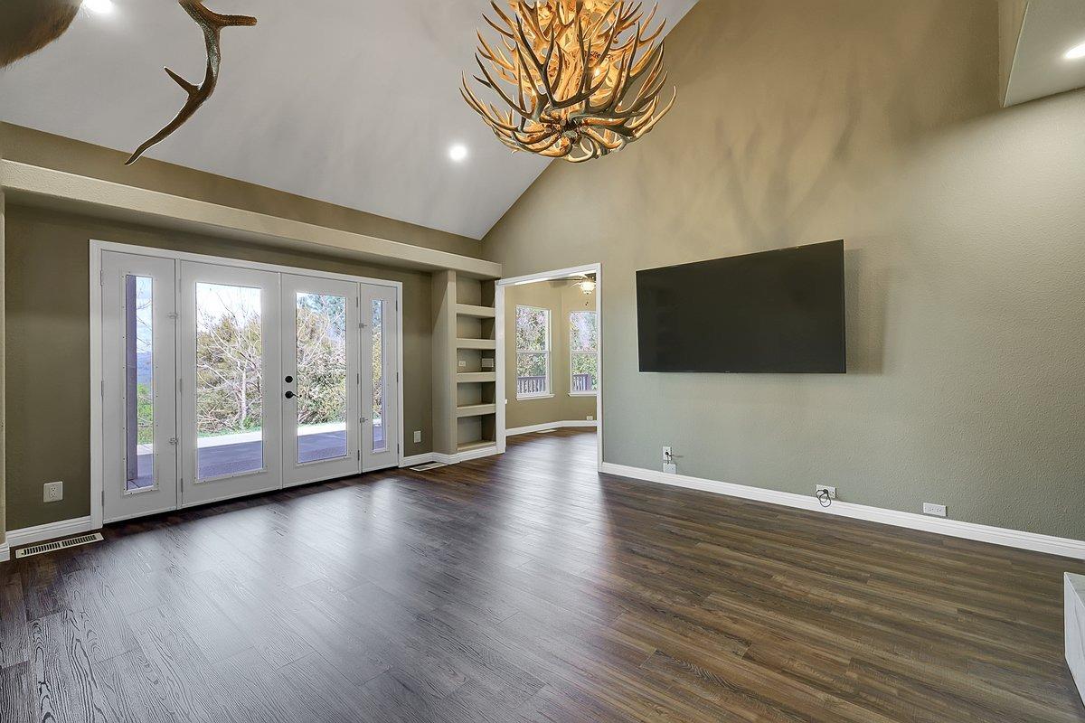 Browns Valley, California 95918, United States, 3 Bedrooms Bedrooms, ,3 BathroomsBathrooms,Residential,Active,98057