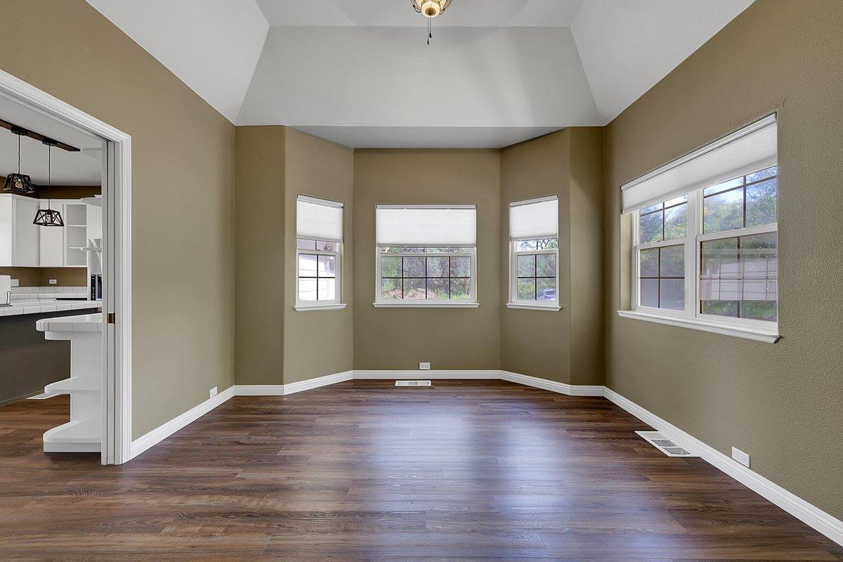 Browns Valley, California 95918, United States, 3 Bedrooms Bedrooms, ,3 BathroomsBathrooms,Residential,Active,98057