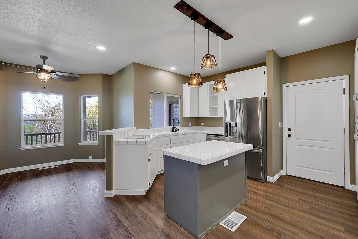 Browns Valley, California 95918, United States, 3 Bedrooms Bedrooms, ,3 BathroomsBathrooms,Residential,Active,98057