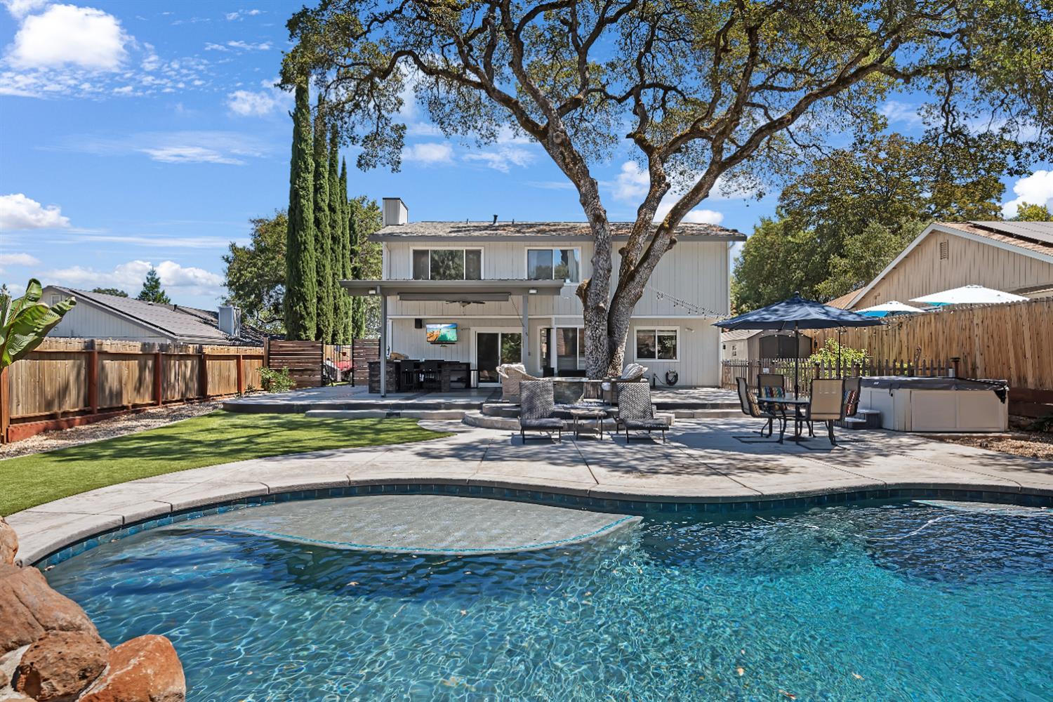 2780 Hillcrest Drive