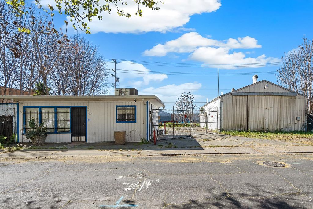 Photo of 1624 N C Street, Sacramento, CA 95811 (MLS # 226035431)