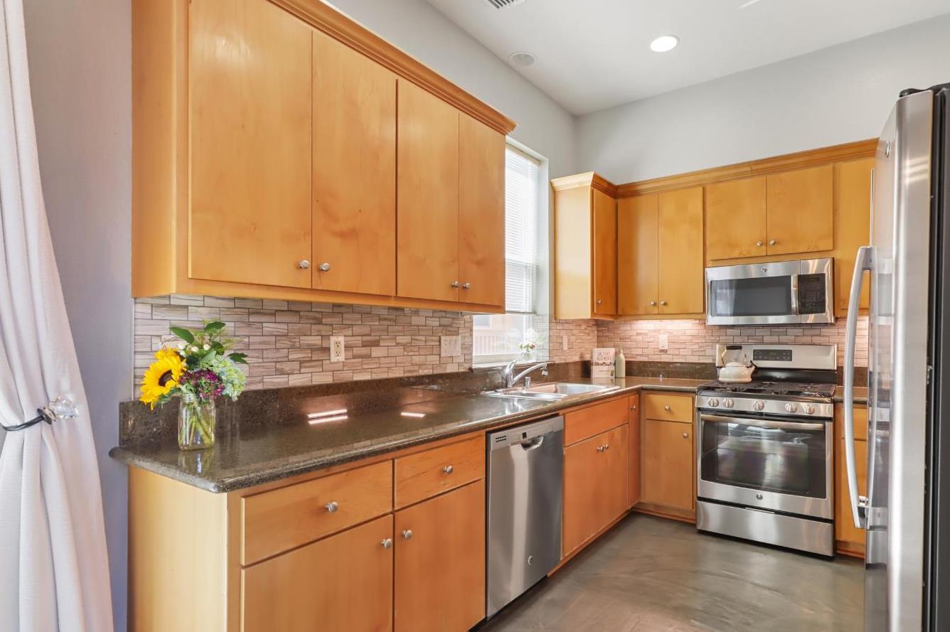 281 3rd Street
