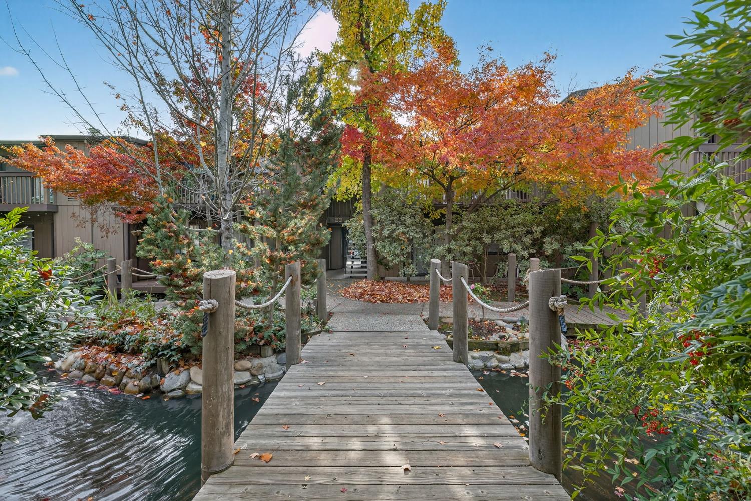 957 Fulton Avenue 553