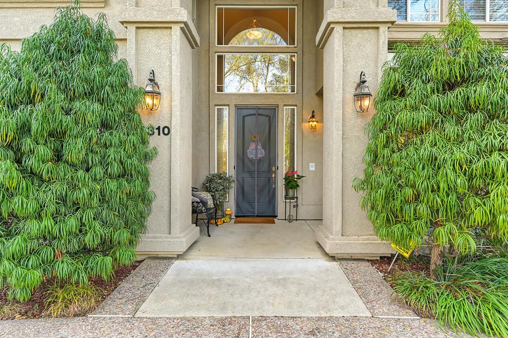 4310 Rolling Oaks Drive