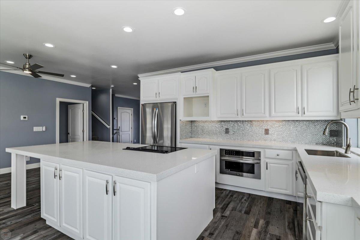 1046 Shoreline Drive