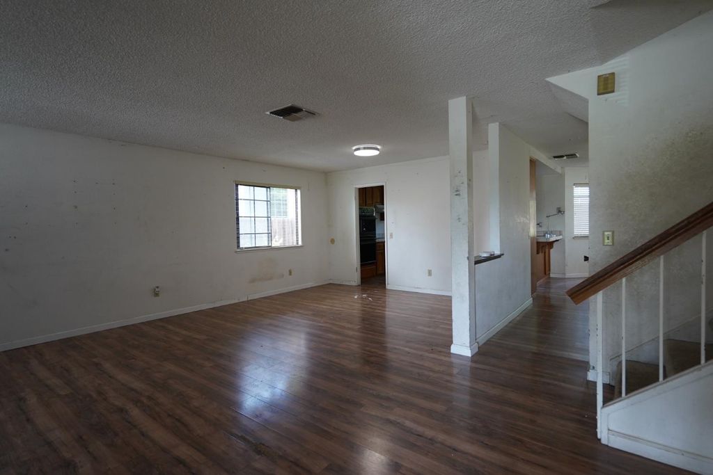 Photo of 935 Sunwood Way, Sacramento, CA 95831 (MLS # 226034614)