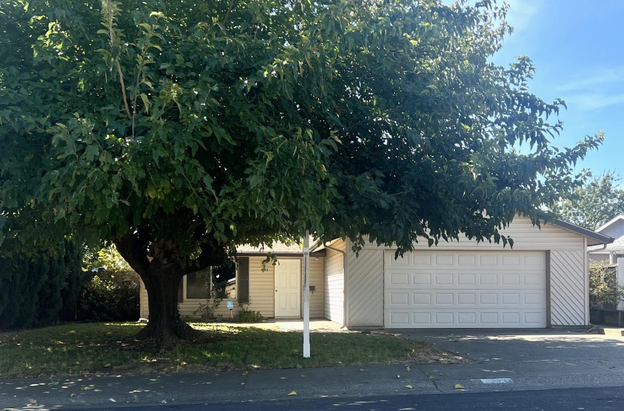 7372 Black Oaks Way