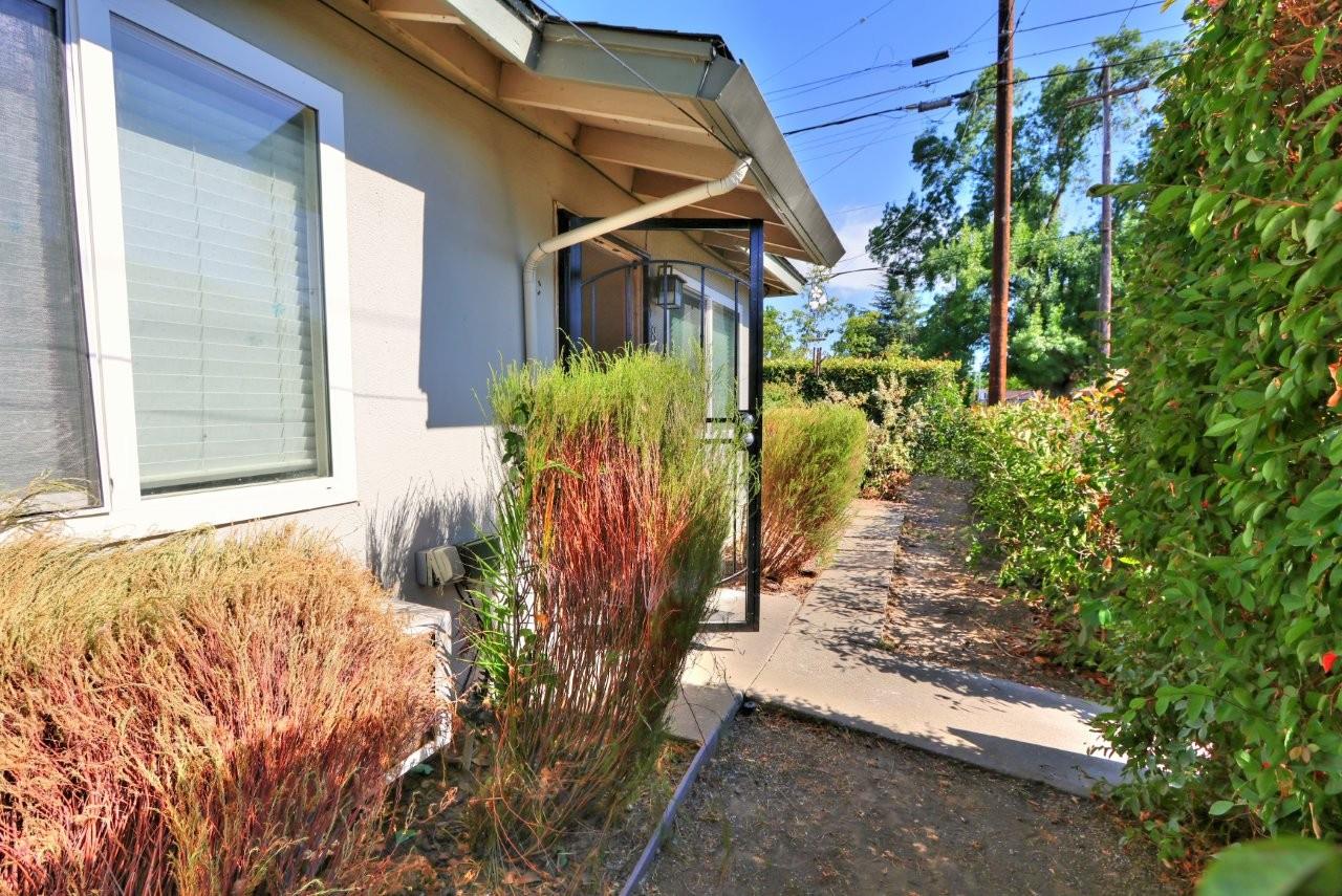 2835 Santa Cruz Way