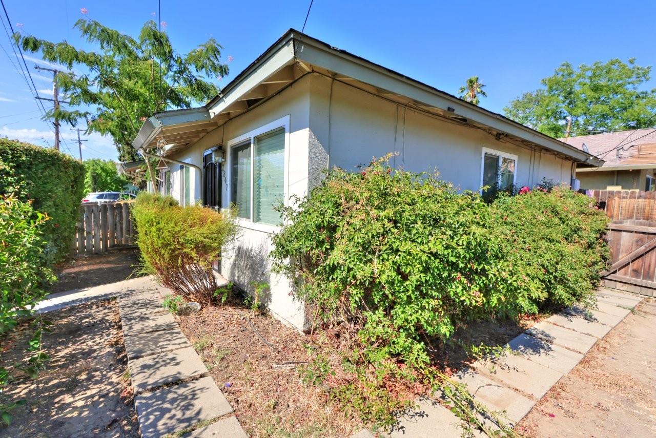 2835 Santa Cruz Way