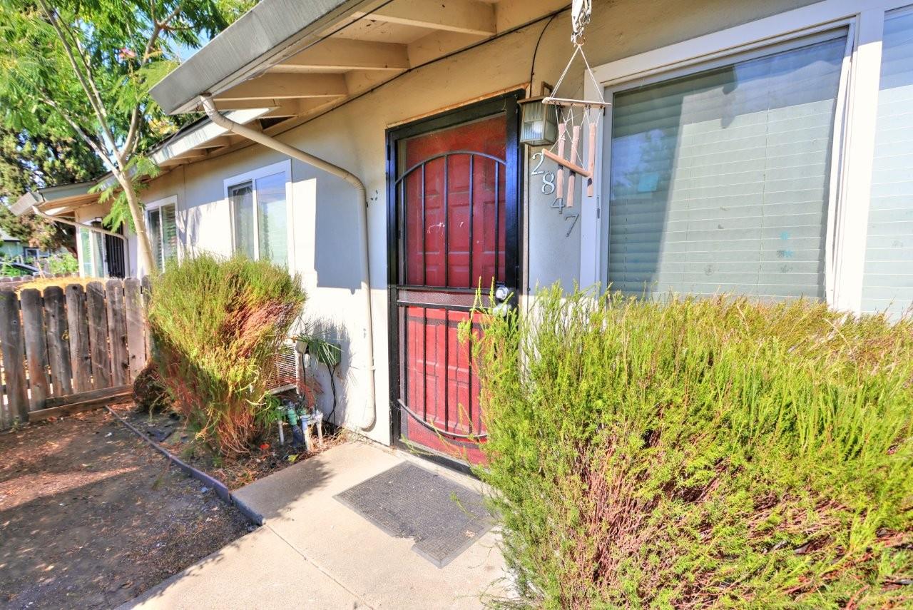 2835 Santa Cruz Way