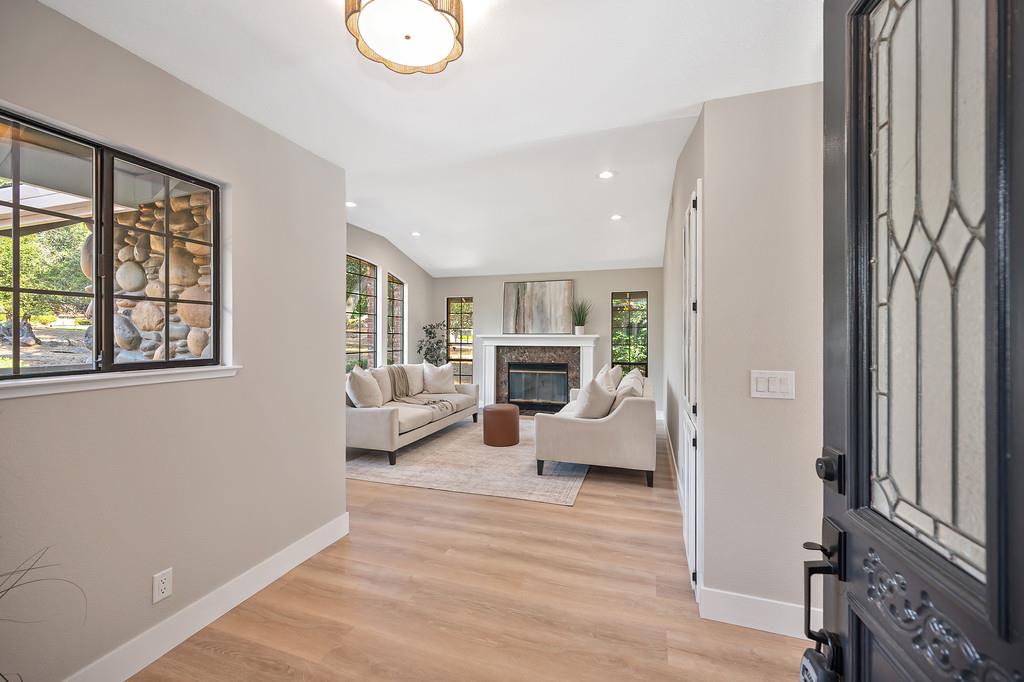 6458 Via Del Cerrito