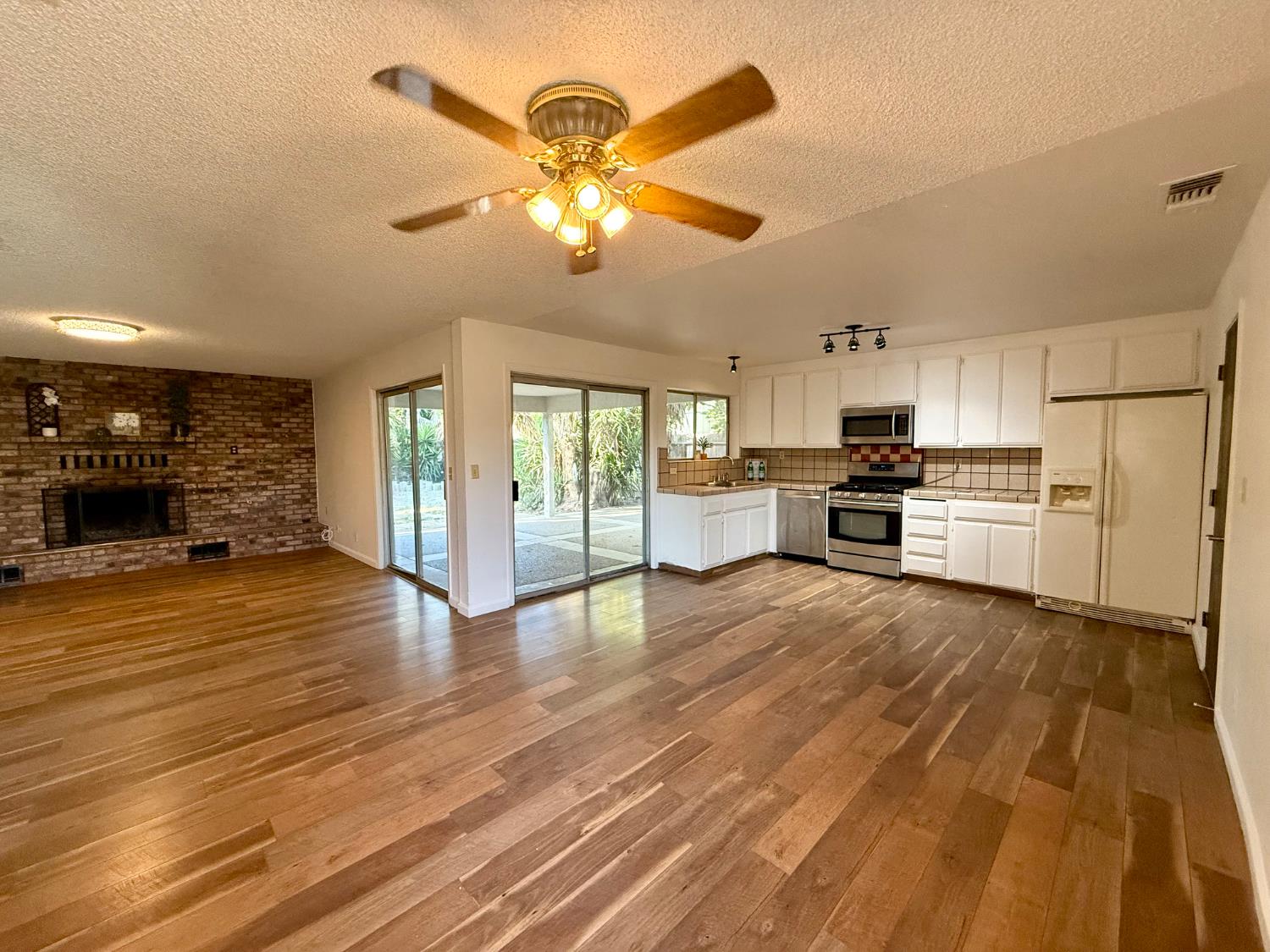 1616 Greenbriar Way