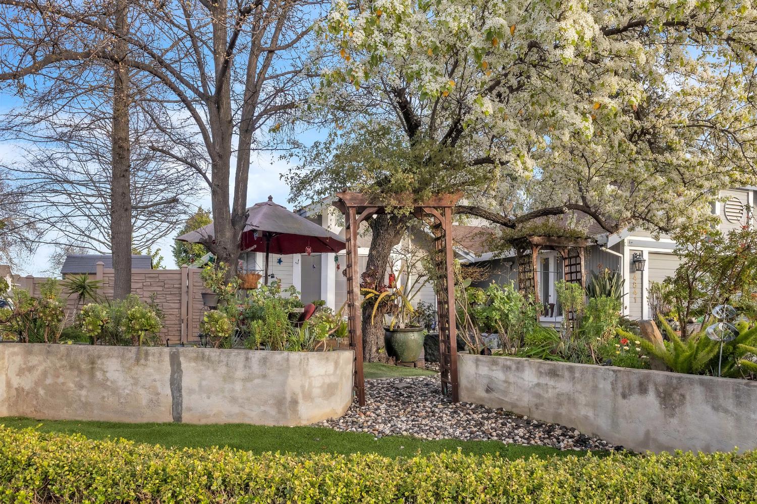 4841 Meadow Pass Way