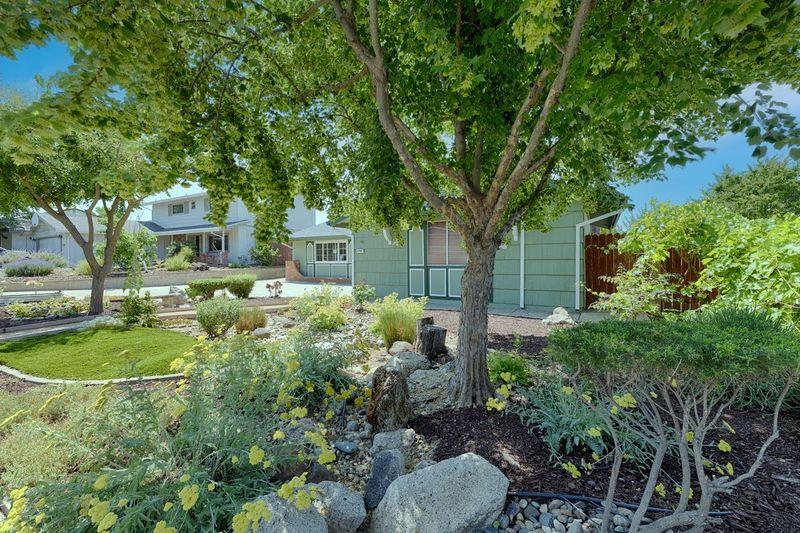 6704 Oaklawn Way