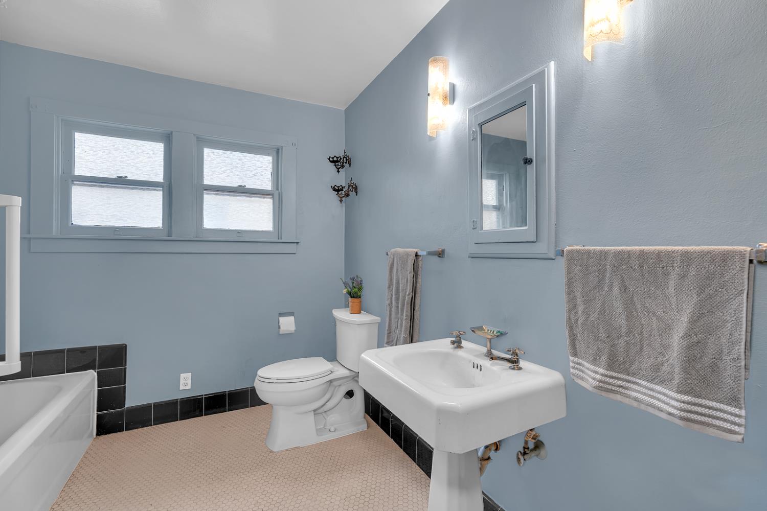 Los Banos, California 93635, United States, 4 Bedrooms Bedrooms, ,2 BathroomsBathrooms,Residential,Active,154632