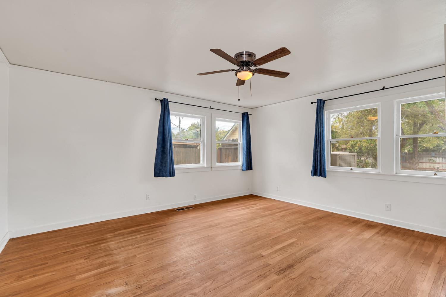 Los Banos, California 93635, United States, 4 Bedrooms Bedrooms, ,2 BathroomsBathrooms,Residential,Active,154632