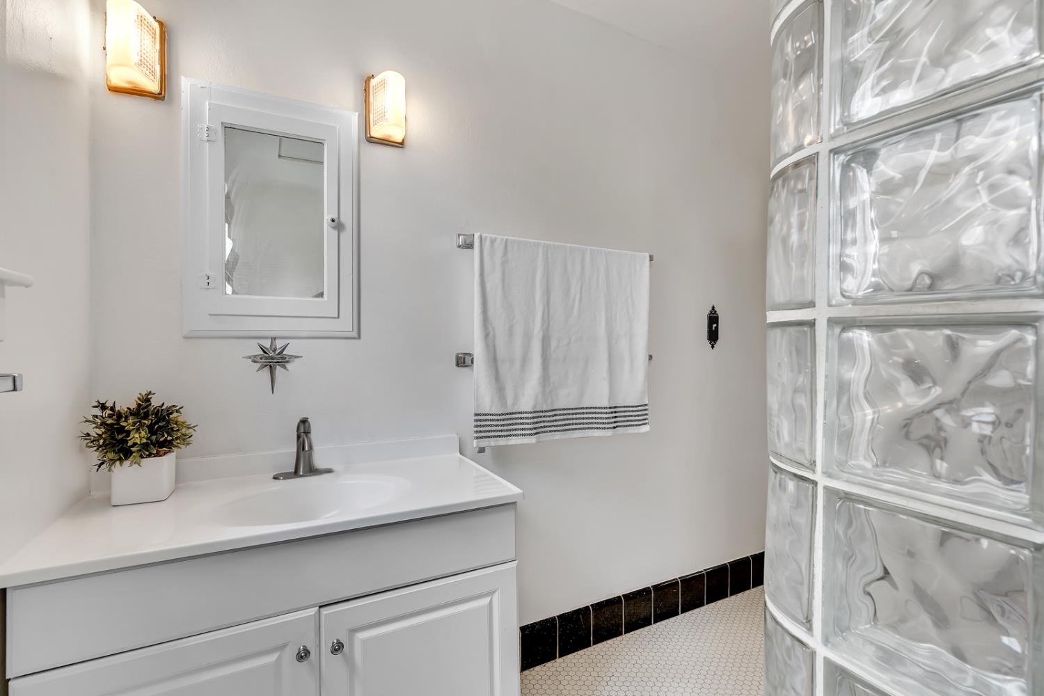 Los Banos, California 93635, United States, 4 Bedrooms Bedrooms, ,2 BathroomsBathrooms,Residential,Active,154632