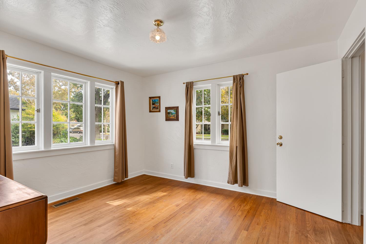 Los Banos, California 93635, United States, 4 Bedrooms Bedrooms, ,2 BathroomsBathrooms,Residential,Active,154632