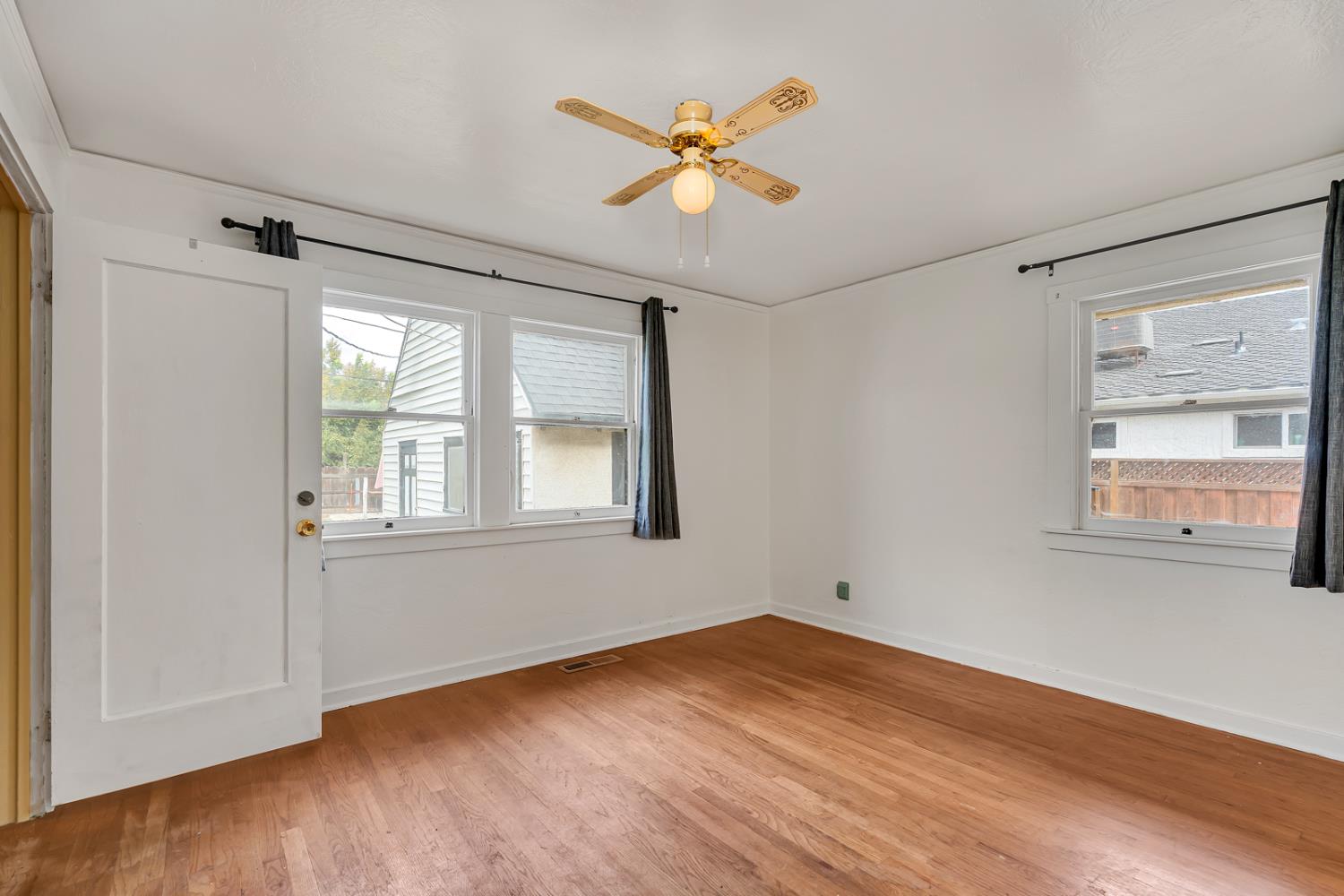 Los Banos, California 93635, United States, 4 Bedrooms Bedrooms, ,2 BathroomsBathrooms,Residential,Active,154632