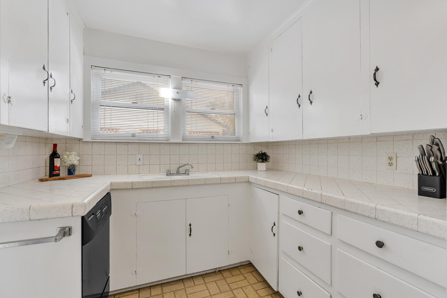 Los Banos, California 93635, United States, 4 Bedrooms Bedrooms, ,2 BathroomsBathrooms,Residential,Active,154632