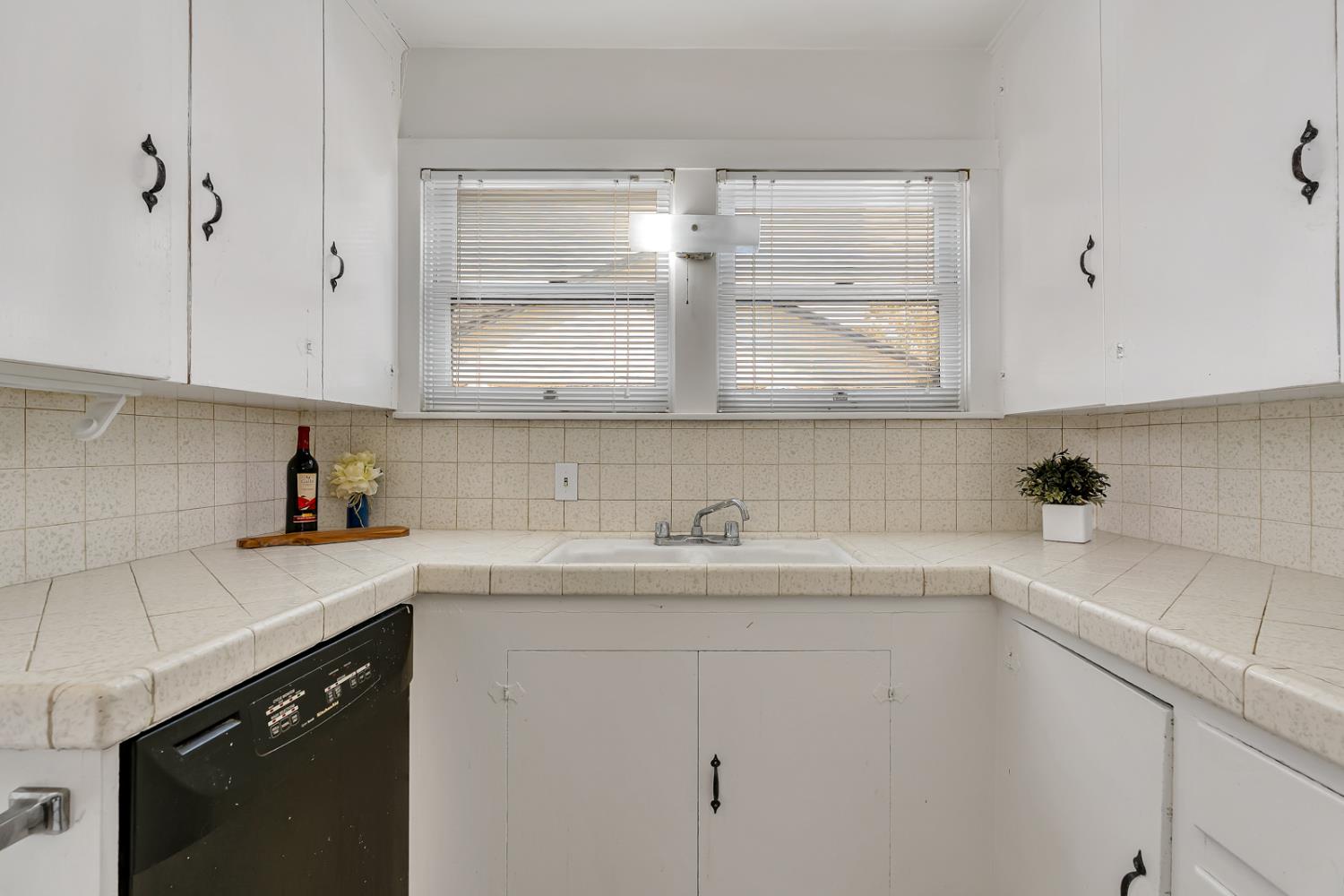 Los Banos, California 93635, United States, 4 Bedrooms Bedrooms, ,2 BathroomsBathrooms,Residential,Active,154632