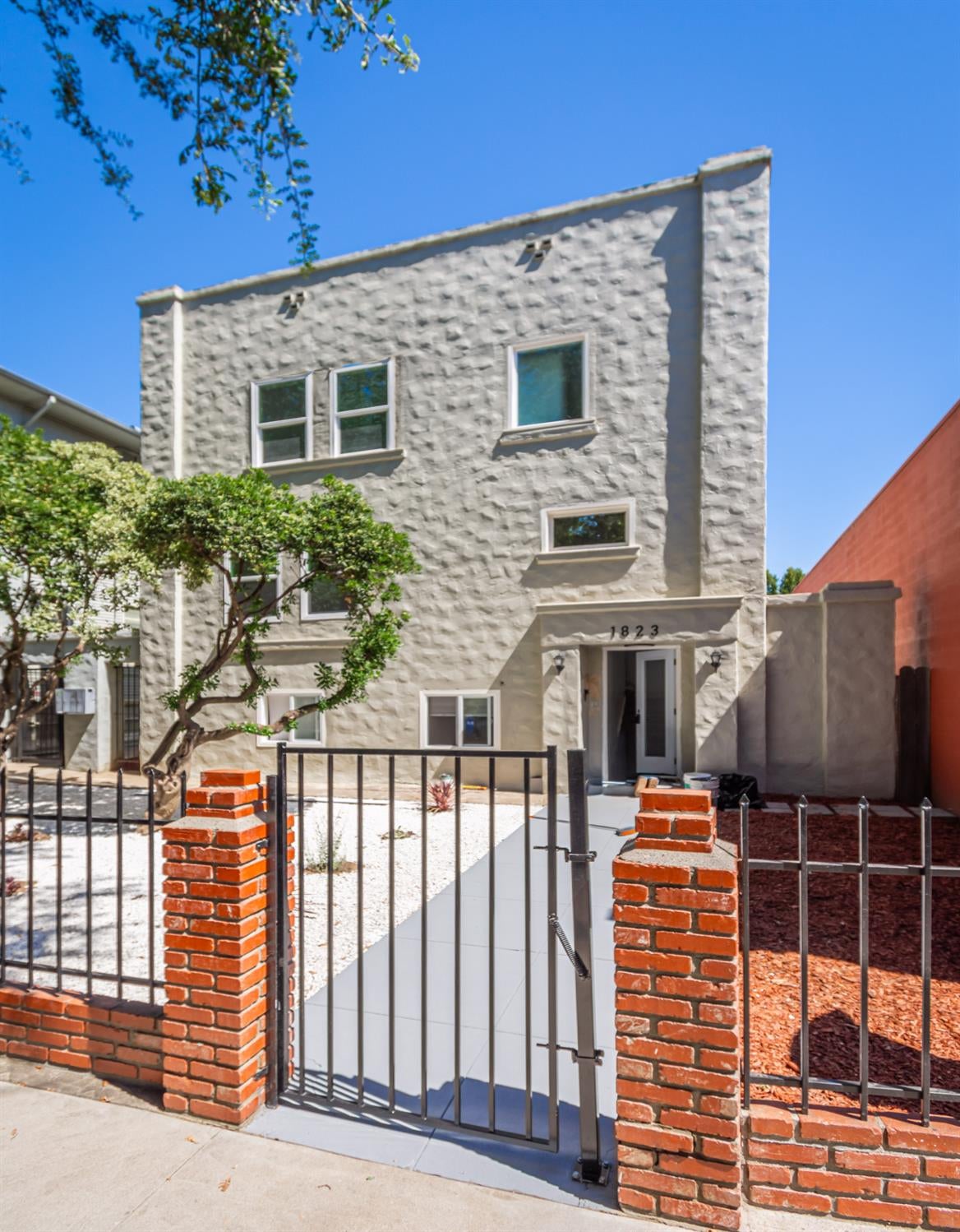 1823 P St