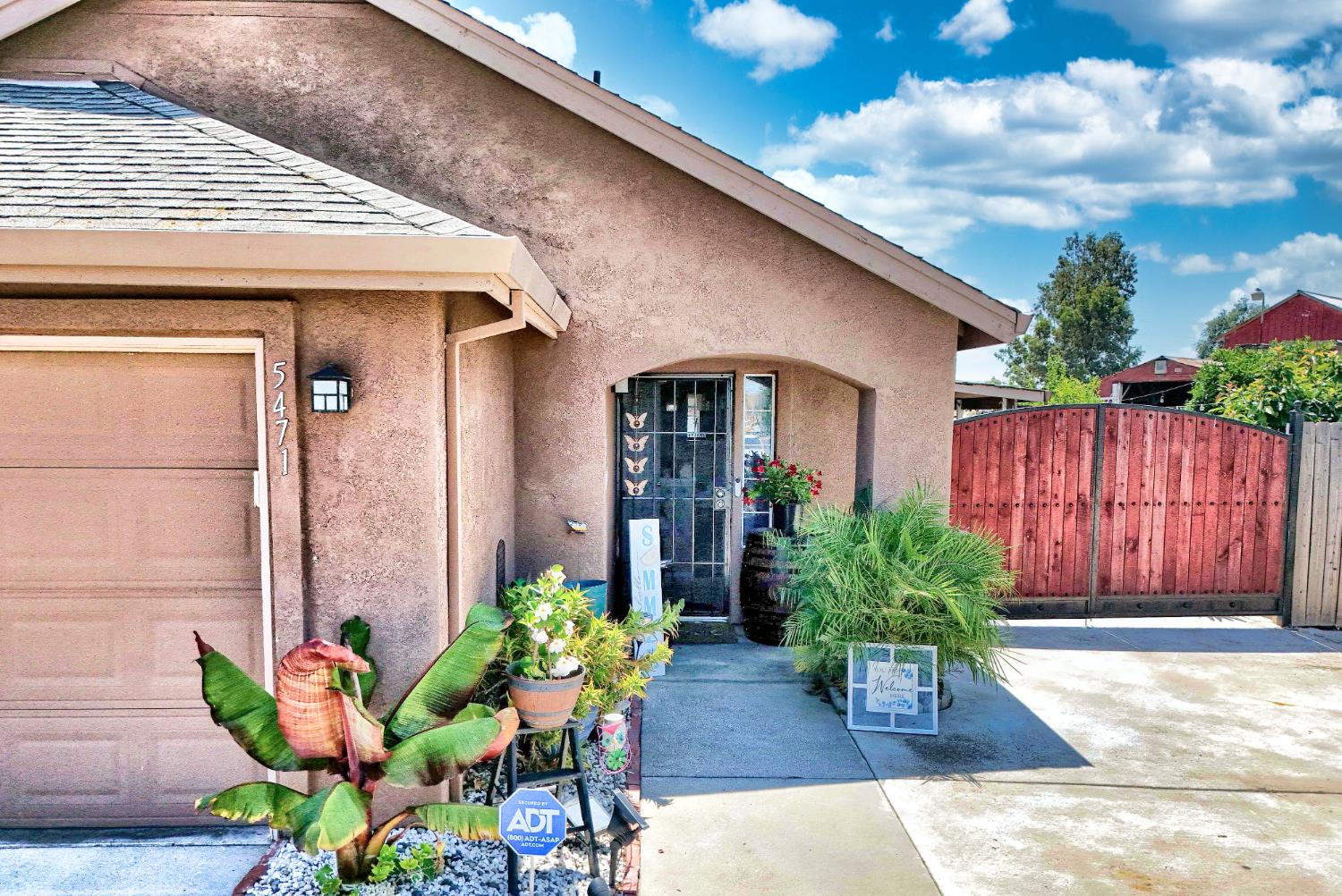5471 Greenoaks Drive