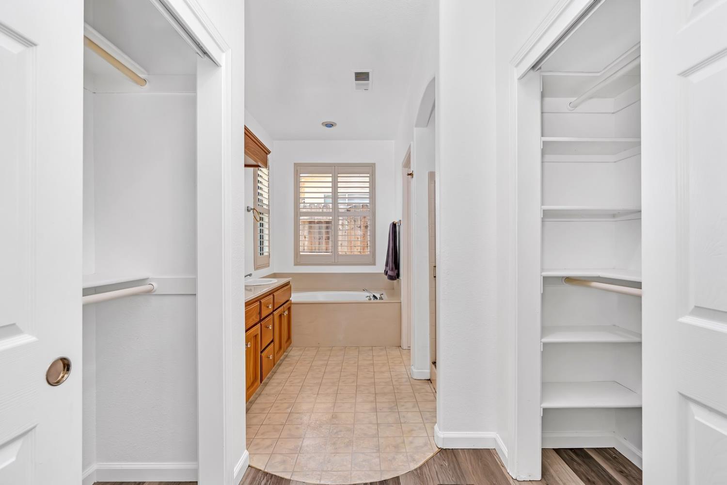 Los Banos, California 93635, United States, 3 Bedrooms Bedrooms, ,2 BathroomsBathrooms,Residential,Active,17681