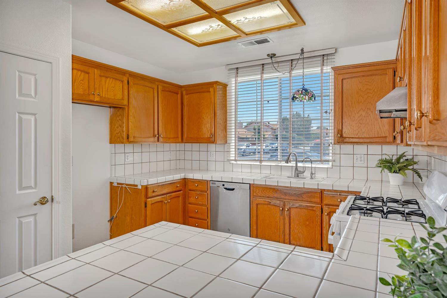 Los Banos, California 93635, United States, 3 Bedrooms Bedrooms, ,2 BathroomsBathrooms,Residential,Active,17681