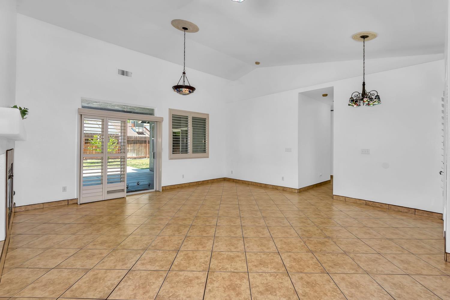 Los Banos, California 93635, United States, 3 Bedrooms Bedrooms, ,2 BathroomsBathrooms,Residential,Active,17681