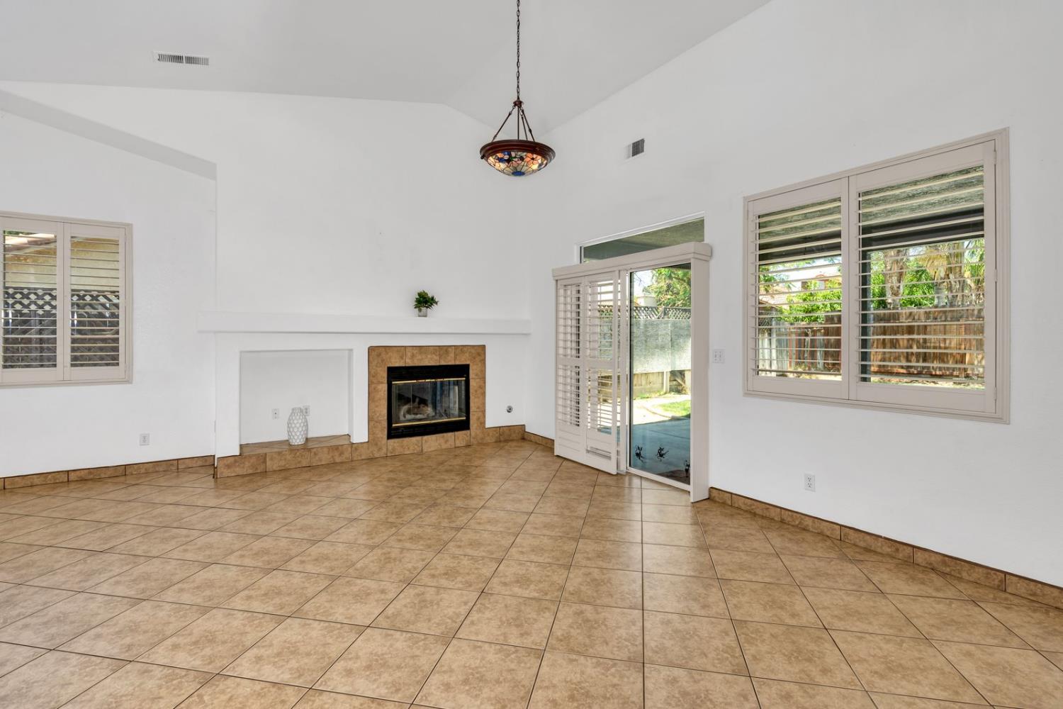 Los Banos, California 93635, United States, 3 Bedrooms Bedrooms, ,2 BathroomsBathrooms,Residential,Active,17681