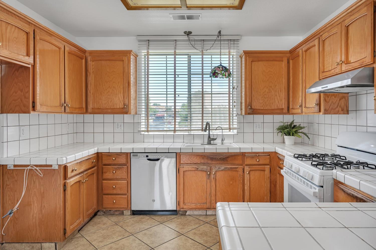 Los Banos, California 93635, United States, 3 Bedrooms Bedrooms, ,2 BathroomsBathrooms,Residential,Active,17681