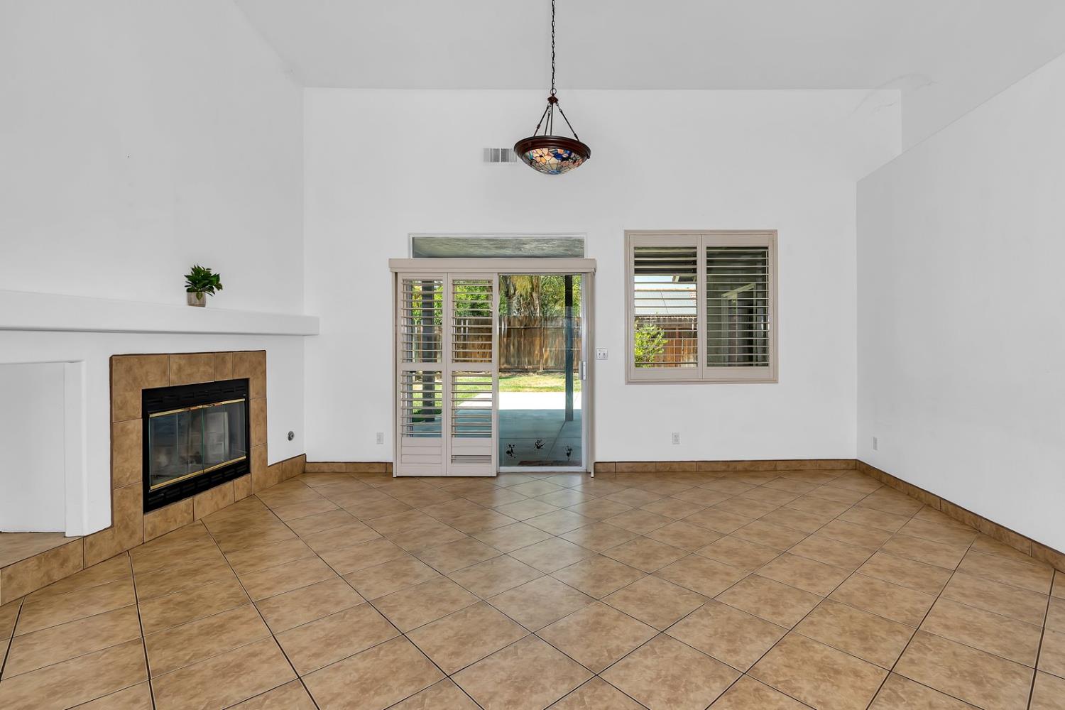 Los Banos, California 93635, United States, 3 Bedrooms Bedrooms, ,2 BathroomsBathrooms,Residential,Active,17681