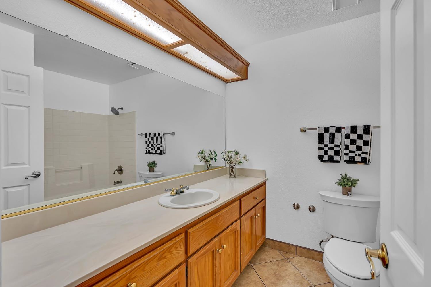 Los Banos, California 93635, United States, 3 Bedrooms Bedrooms, ,2 BathroomsBathrooms,Residential,Active,17681