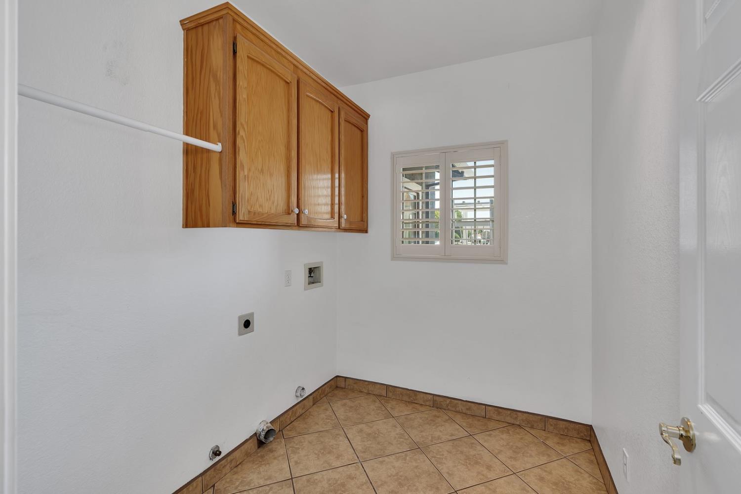 Los Banos, California 93635, United States, 3 Bedrooms Bedrooms, ,2 BathroomsBathrooms,Residential,Active,17681