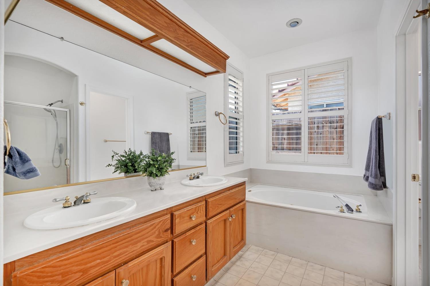 Los Banos, California 93635, United States, 3 Bedrooms Bedrooms, ,2 BathroomsBathrooms,Residential,Active,17681