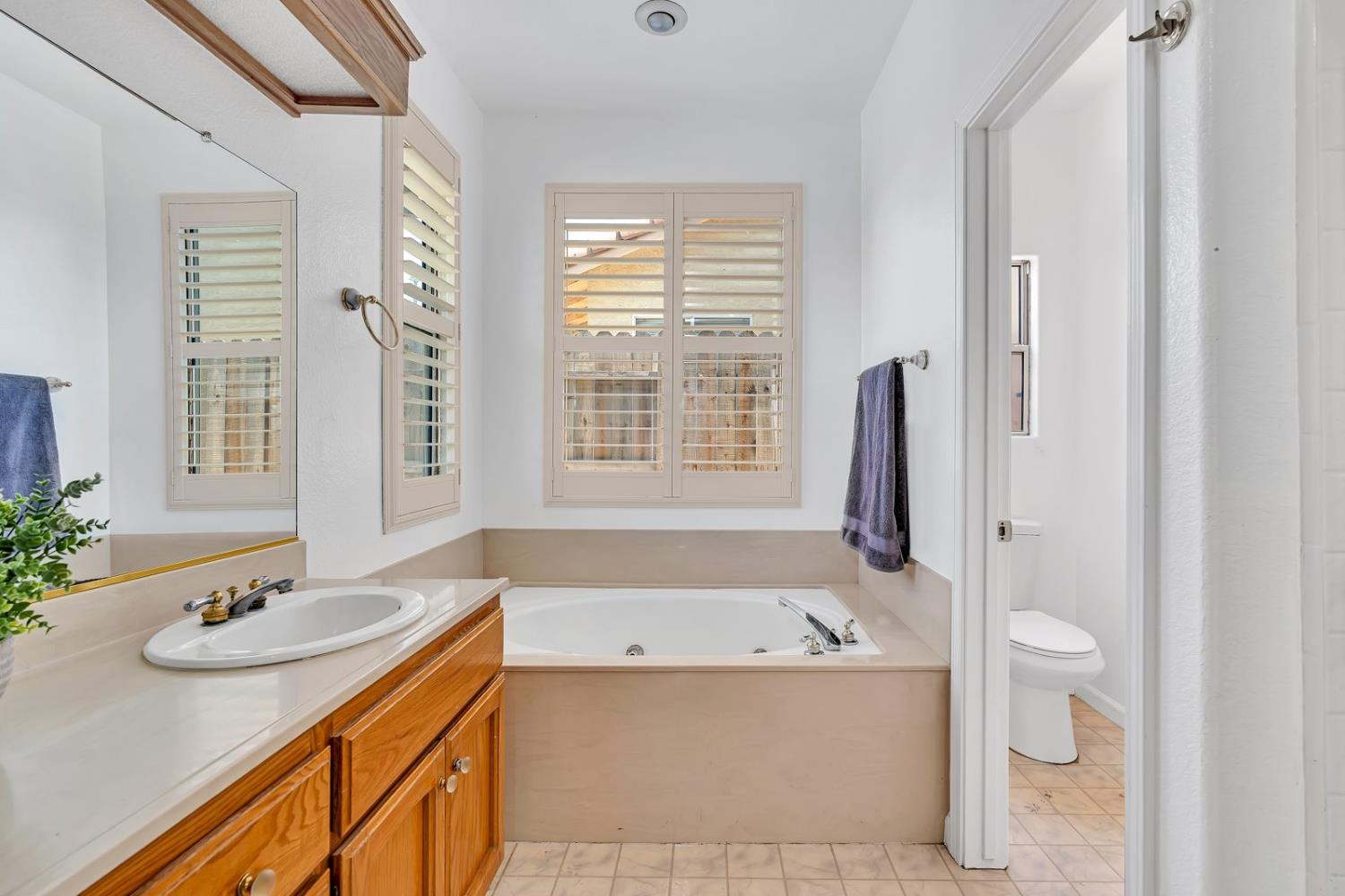 Los Banos, California 93635, United States, 3 Bedrooms Bedrooms, ,2 BathroomsBathrooms,Residential,Active,17681