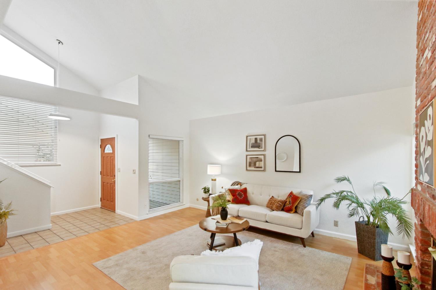 325 E 8th Street 5