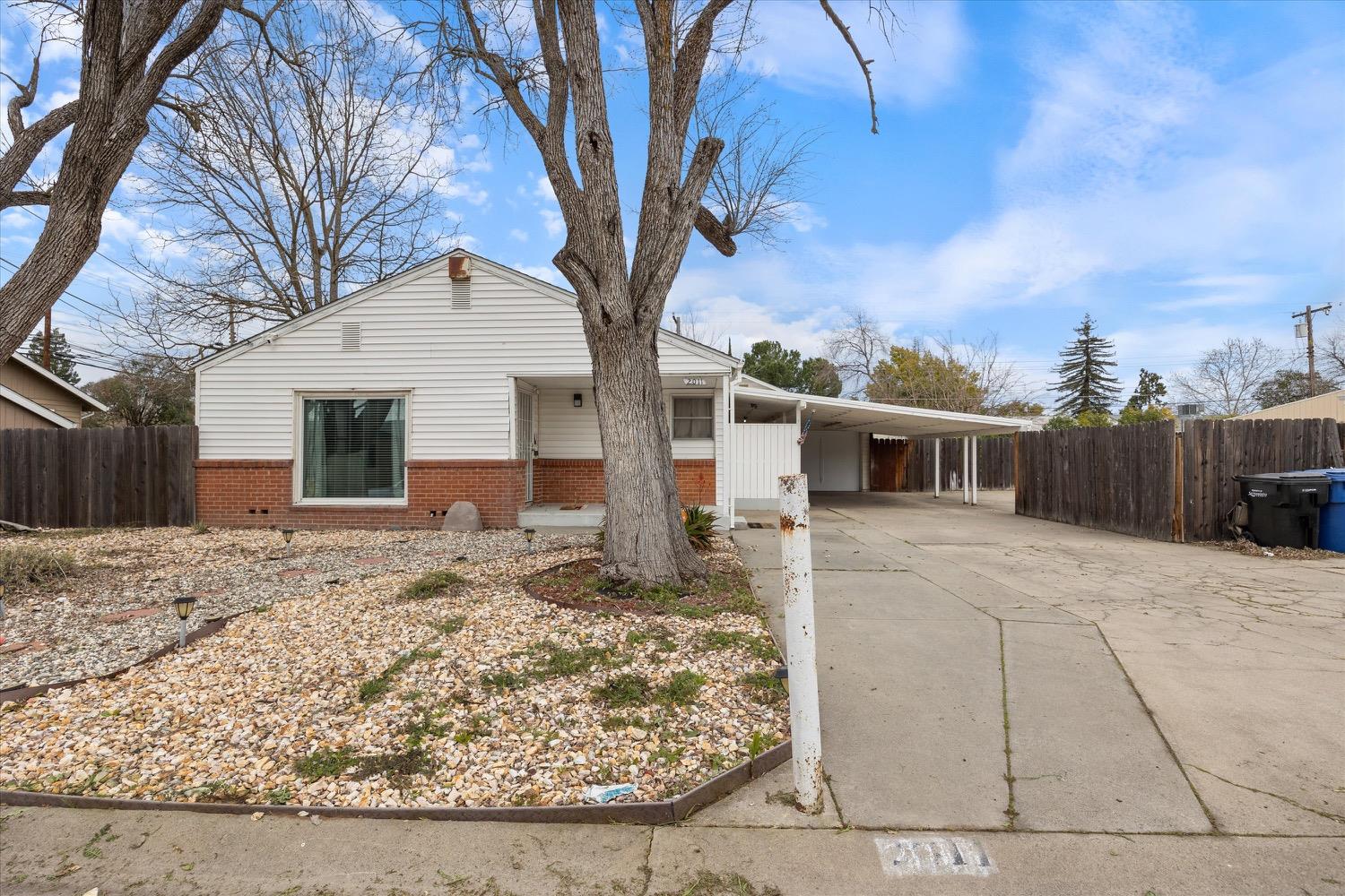 2011 Edwin Way