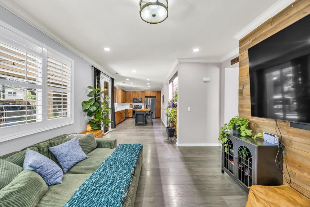 312 Dewey Court