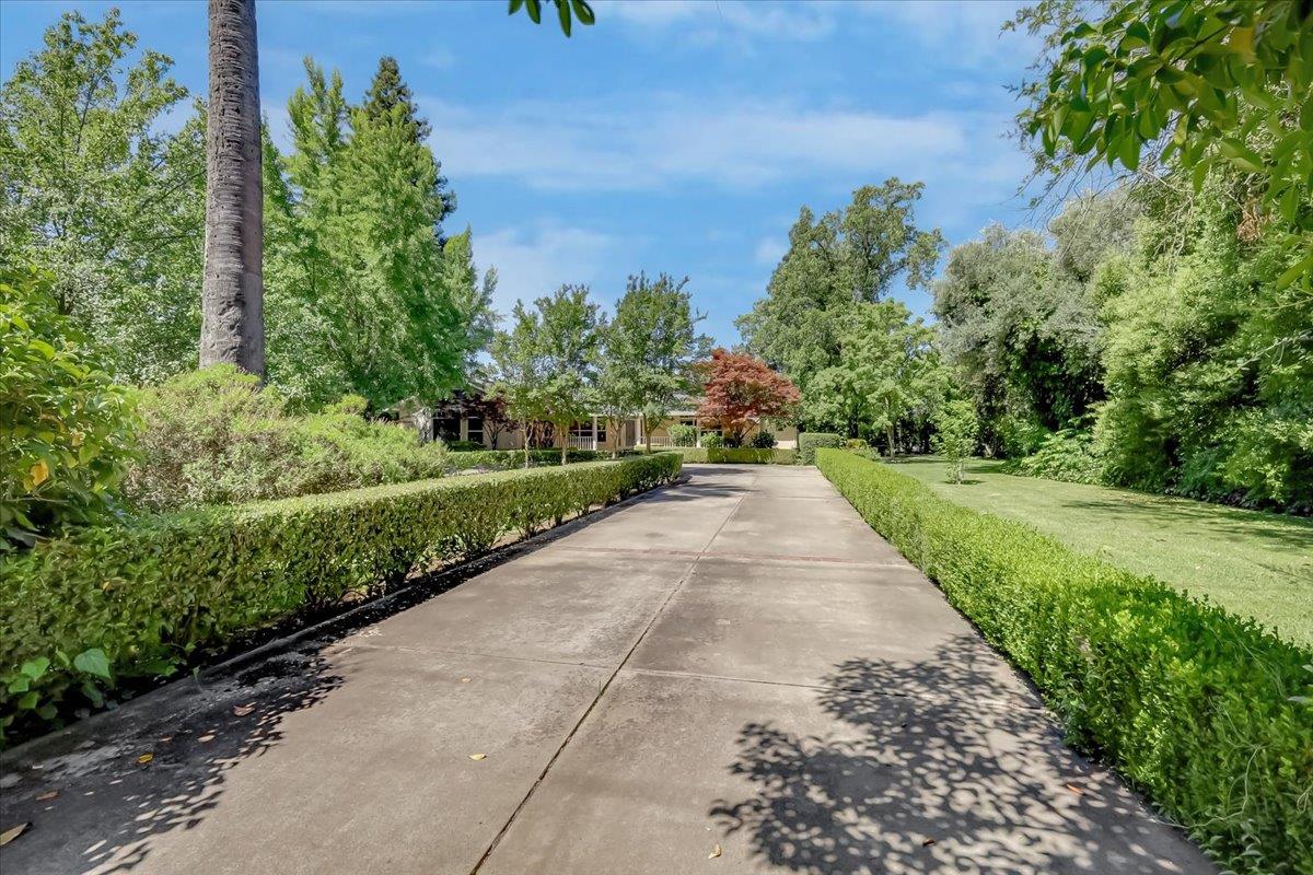 9150 Larkin