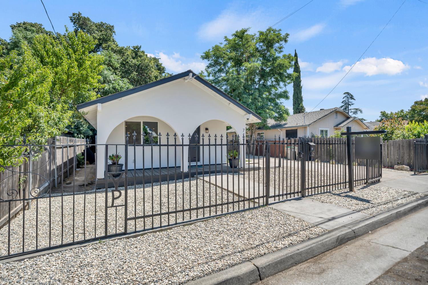 745 N Hobson Avenue