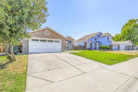 5521 Rightwood Way Sacramento CA 95823