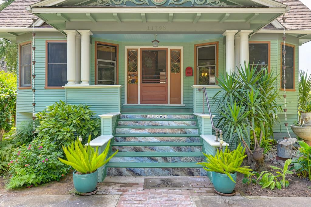 11793 Riverside Avenue