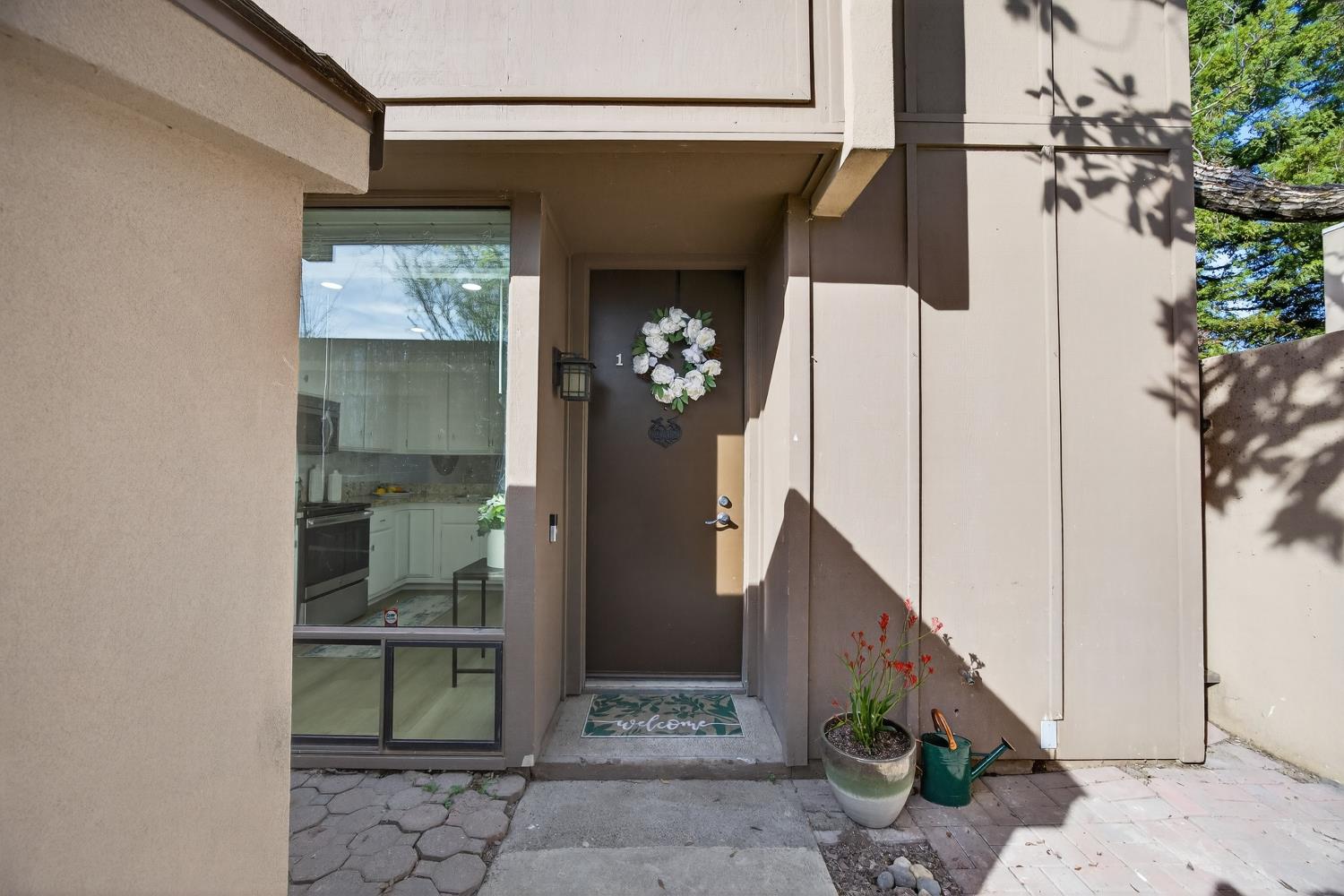 2290 Woodside Lane 1