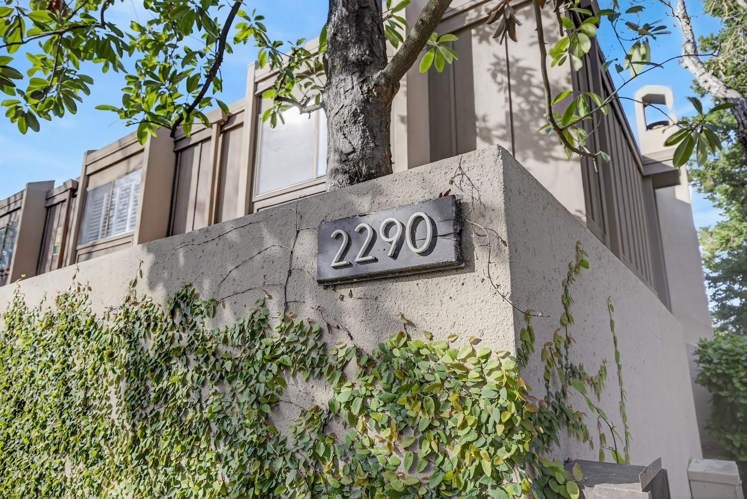 2290 Woodside Lane 1